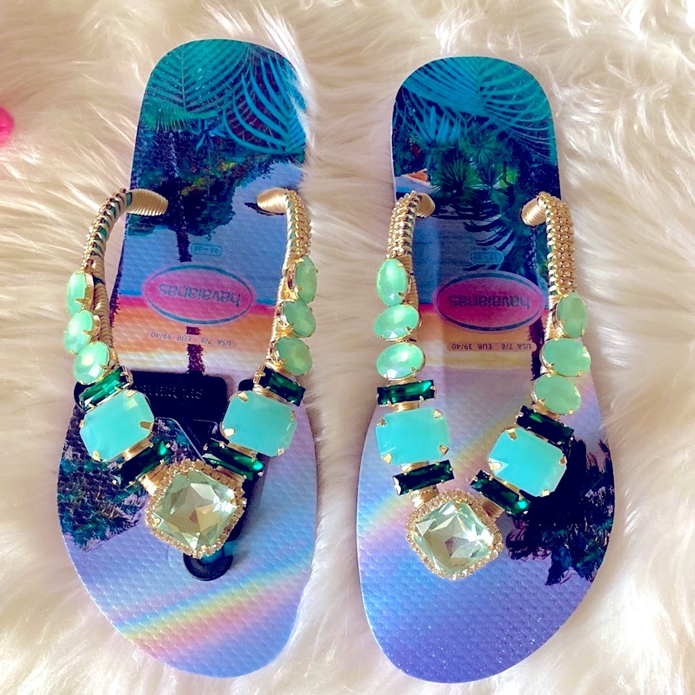 NWT Havaianas TropicalColor Embelkeced  Flip Flops Size 7/8